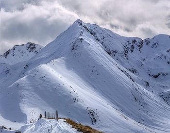 Schneebedeckter Gipfel am Boi Taull, katalanische Pyrenäen