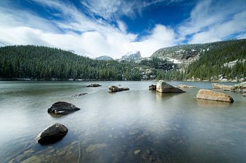 Lac des Rocheuses en hiver