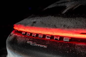 Gefrorener Porsche 911 Carrera