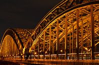 Hohenzollernbrücke Keulen, Duitsland 's nachts von Christopher Lewis Miniaturansicht