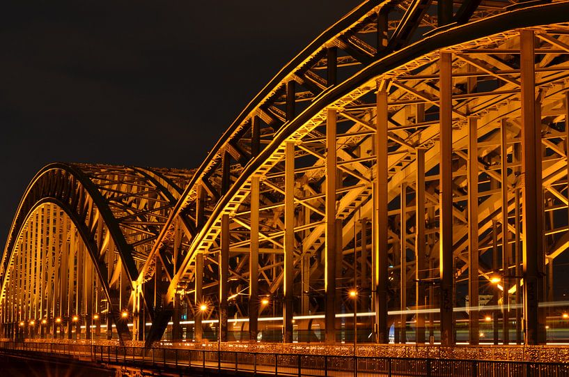 Hohenzollernbrücke Keulen, Duitsland 's nachts par Christopher Lewis