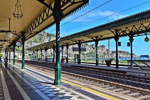 Berühmte Eisenbahnstation im Jugendstil in Giardini-Naxos