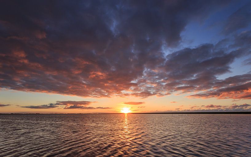 Zonsondergang bij Lauwersoog van Koos de Wit