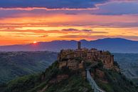 Zonsopkomst Civita di Bagnoregio van Henk Meijer Photography thumbnail