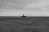 Klein eiland aan de kust van Villajoyosa van Johannes Truyen thumbnail