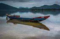 Vissersboot met reflectie in het water. van Adri Vollenhouw thumbnail