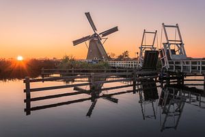 Die Mühle auf dem Kinderdijk mit Sonnenuntergang