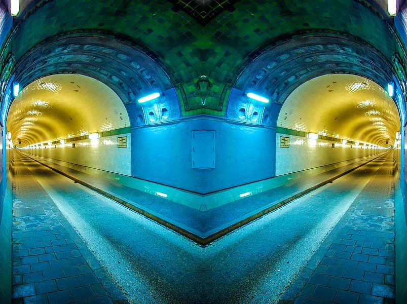 Hamburg: Twee buizen van de oude Elbe tunnel #1 van Norbert Sülzner