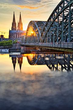 Köln: Hohenzollernbrücke und Dom von Lex Emmens