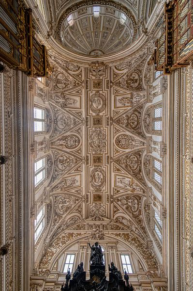 Baroque sacred architecture in the Mezquita by Alexander Baumann