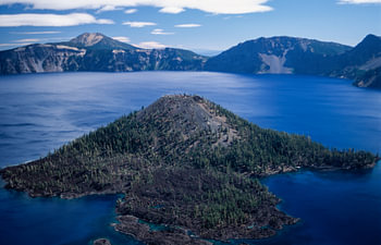 Vulkanische Insel im Crater Lake, Oregon, USA