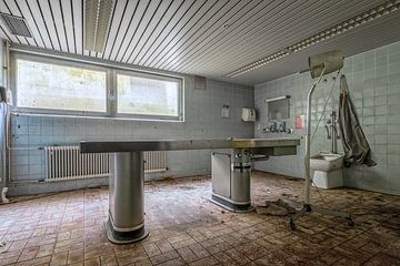 Table de corps dans un hôpital abandonné sur Gentleman of Decay