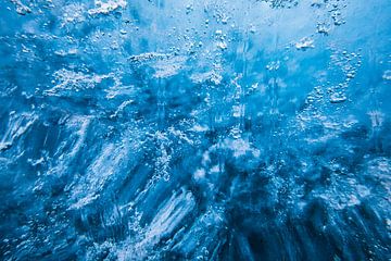 Nahaufnahme von Eisblasen auf dem Gletscher Skaftafellsjökull von Martijn Smeets
