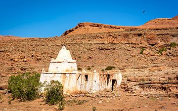 Witte ruïne in de Midden-Atlas, Marokko van Rietje Bulthuis
