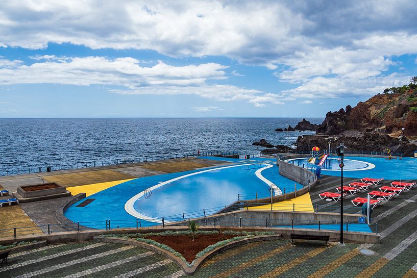 Schwimmbecken in Funchal auf der Insel Madeira von Rico Ködder