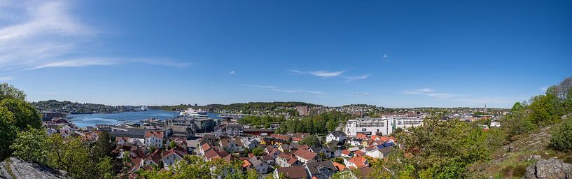 Panoramisch uitzicht op de Noorse stad Sandefjord van Matthias Korn
