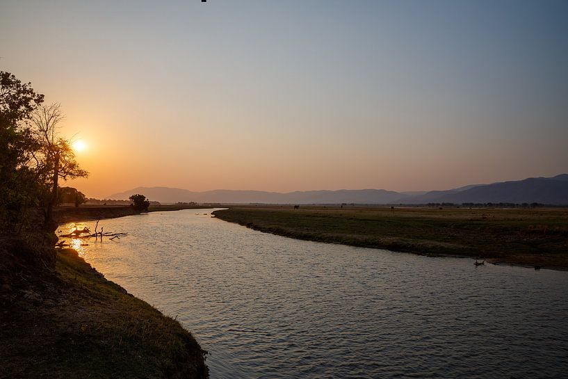 Zambezi zonsondergang van Marco Kost