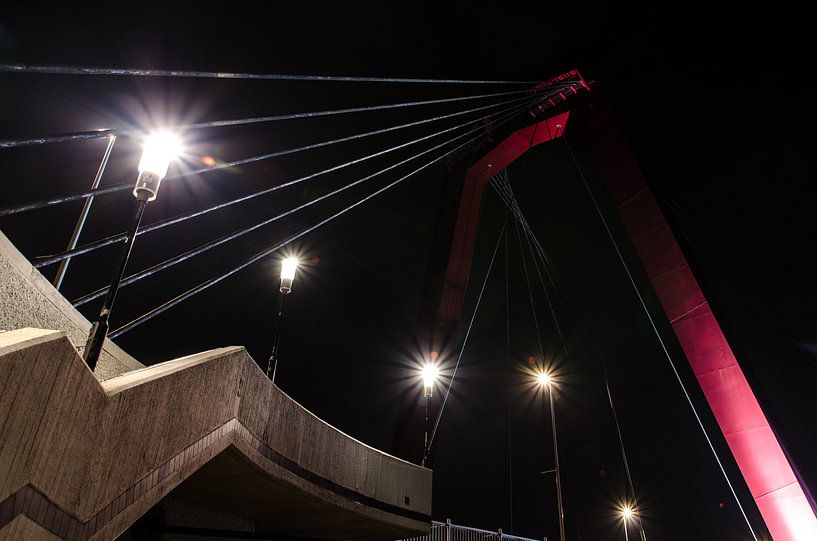 Zijkant trap naar de Willemsbrug in Rotterdam von Maurice Verschuur