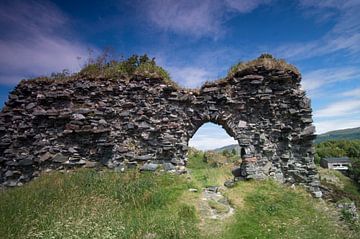 Strome Castle ist die Ruine einer Tieflandburg am Ufer des Loch Carron in Stromemore