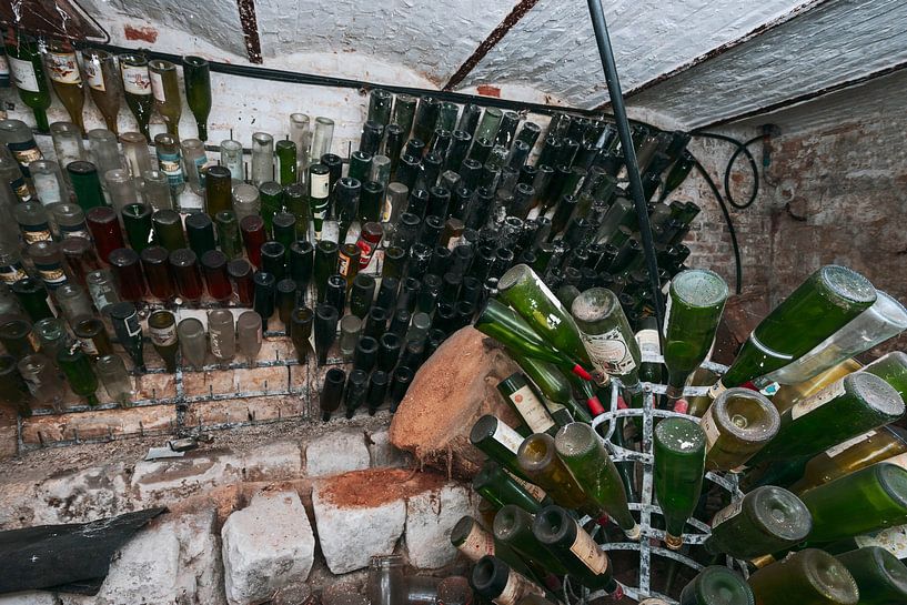 An abandoned wine cellar in France by Het Onbekende