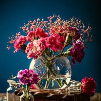 Roze anjers bloemen in de vaas