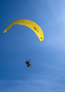 Gleitschirmflieger an der Nordsee