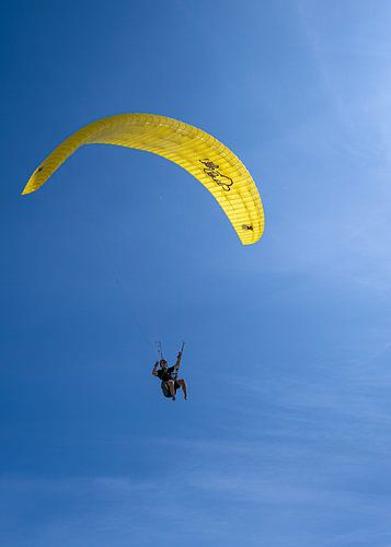 Paraglider bij de Noordzee