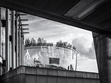 Het Depot gezien vanuit het NAI in Rotterdam van Stedelijke landschappen - Rick Van der Poorten Fotografie