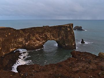 Rock arch of Dyrhólaey by Timon Schneider