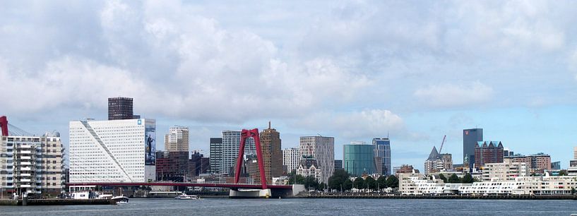 Skyline van Rotterdam vanaf de rivier van M  van den Hoven