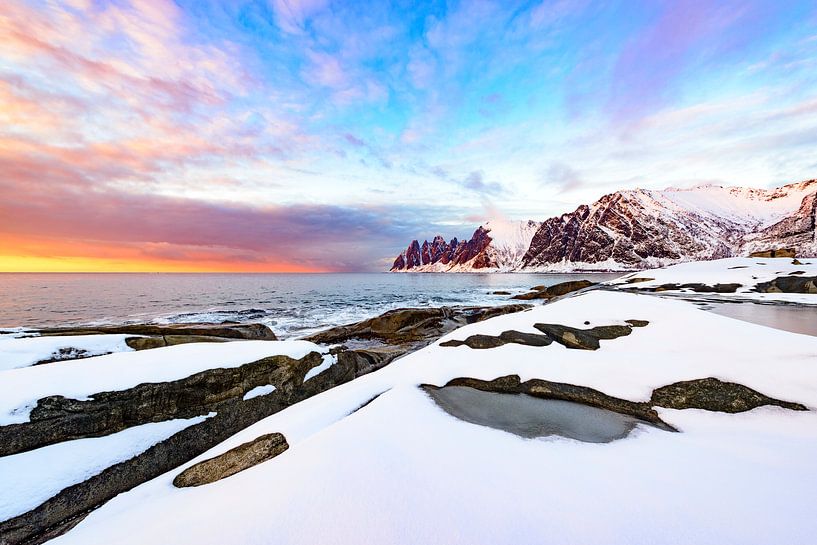Zonsondergang over het Okshornan gebergte op het Senja eiland in Noorwegen van Sjoerd van der Wal Fotografie