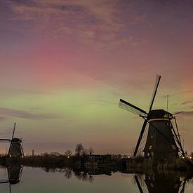 Aurore boréale sur Kinderdijk sur Mark den Boer