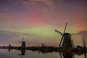 Noorderlicht boven Kinderdijk