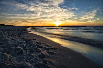 Sonnenuntergang am Strand von Zingst, romantisch von Martin Köbsch