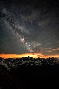 Melkweg boven de Karwendel van Leo Schindzielorz