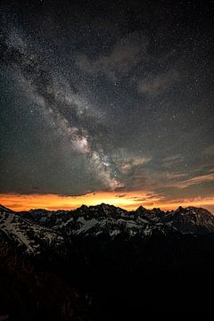 Melkweg boven de Karwendel van Leo Schindzielorz