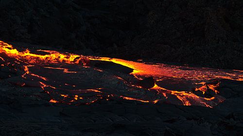 Lava stroom in het donker