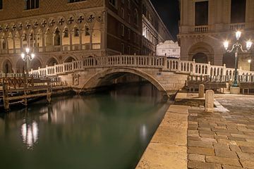 Venetië - Ponte della Paglia en Brug der Zuchten bij nacht van t.ART