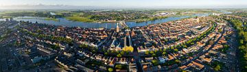Kampen panorama van boven tijdens een lente avond van Sjoerd van der Wal Fotografie