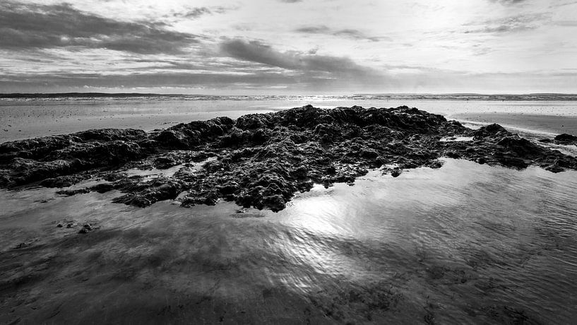 Rocky island on the beach of the Atlantic Ocean | Brittany by Flatfield