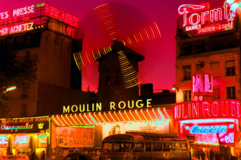 Paris Moulin Rouge 1965 von Timeview Vintage Images