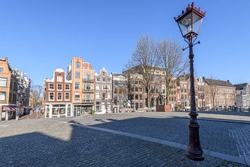 Bijna verlaten Torensluis-brug aan het Singel in Amsterdam