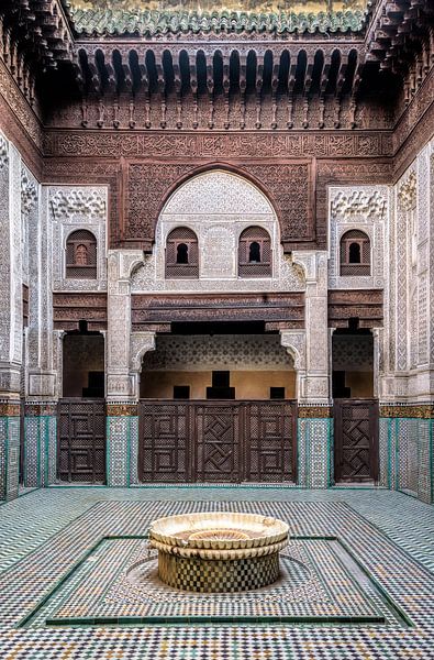 Ancienne école coranique à Meknes, Maroc par Rietje Bulthuis