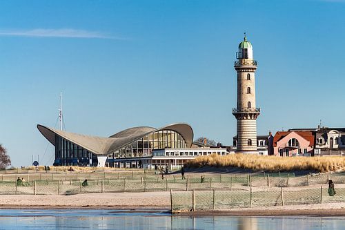 Der Leuchtturm und Teepott in Warnemünde