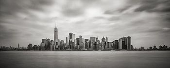 New York - Manhattan skyline in black and white