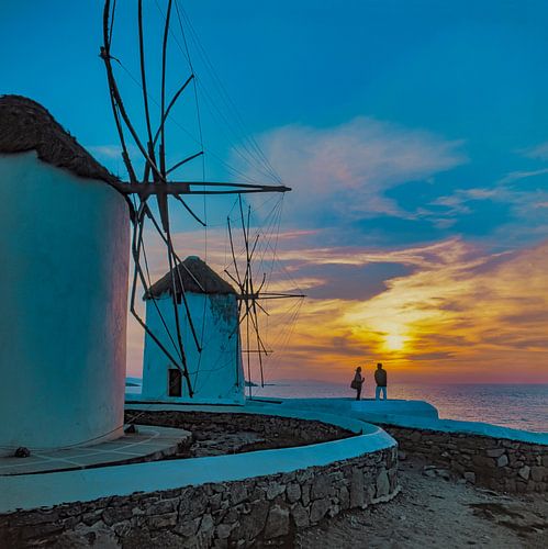 Molens bij ondergaande zon, Mykonos stad, Mykonos, Griekenland