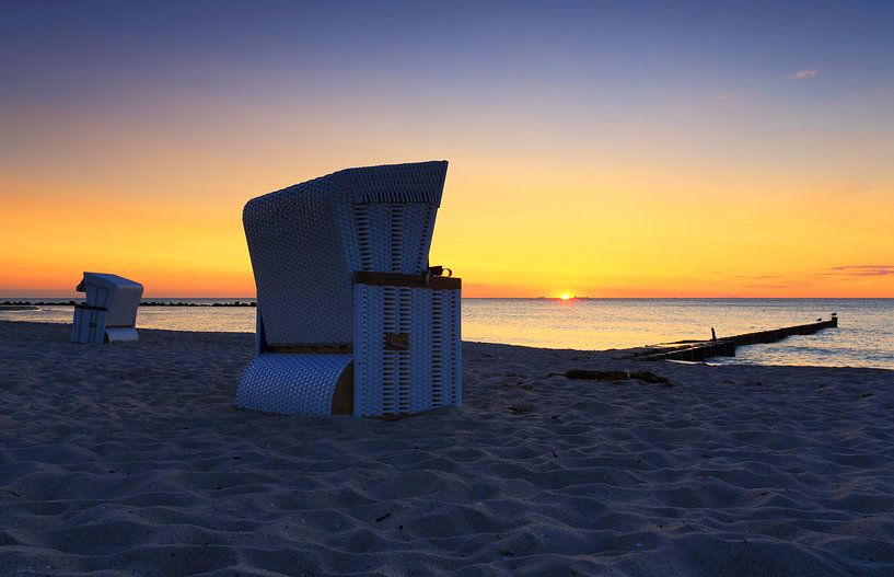 Strandkörbe im Sonnenuntergang von Frank Herrmann