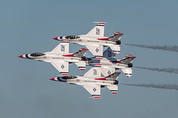 Les Thunderbirds de l'armée de l'air américaine. sur Jaap van den Berg