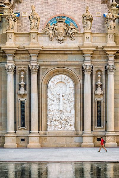 Nahaufnahme der Kathedrale Pilar in Zaragoza, Spanien von Lorena Cirstea