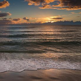 Zonsondergang op het strand in Naples Beach in Florida van Michèle Huge